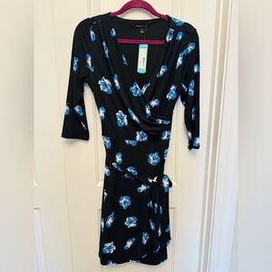 NWT 41 Hawthorn Kaylee Faux Wrap Dress Navy with Blue Floral | Sz Medium